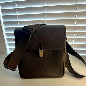 Louis Vuitton Taiga Yaranda Bag